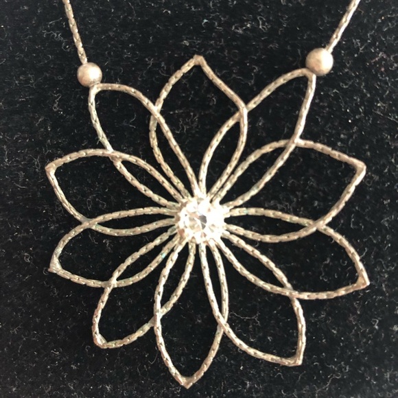 Elegant Silver Flower Necklace - Picture 7 of 7